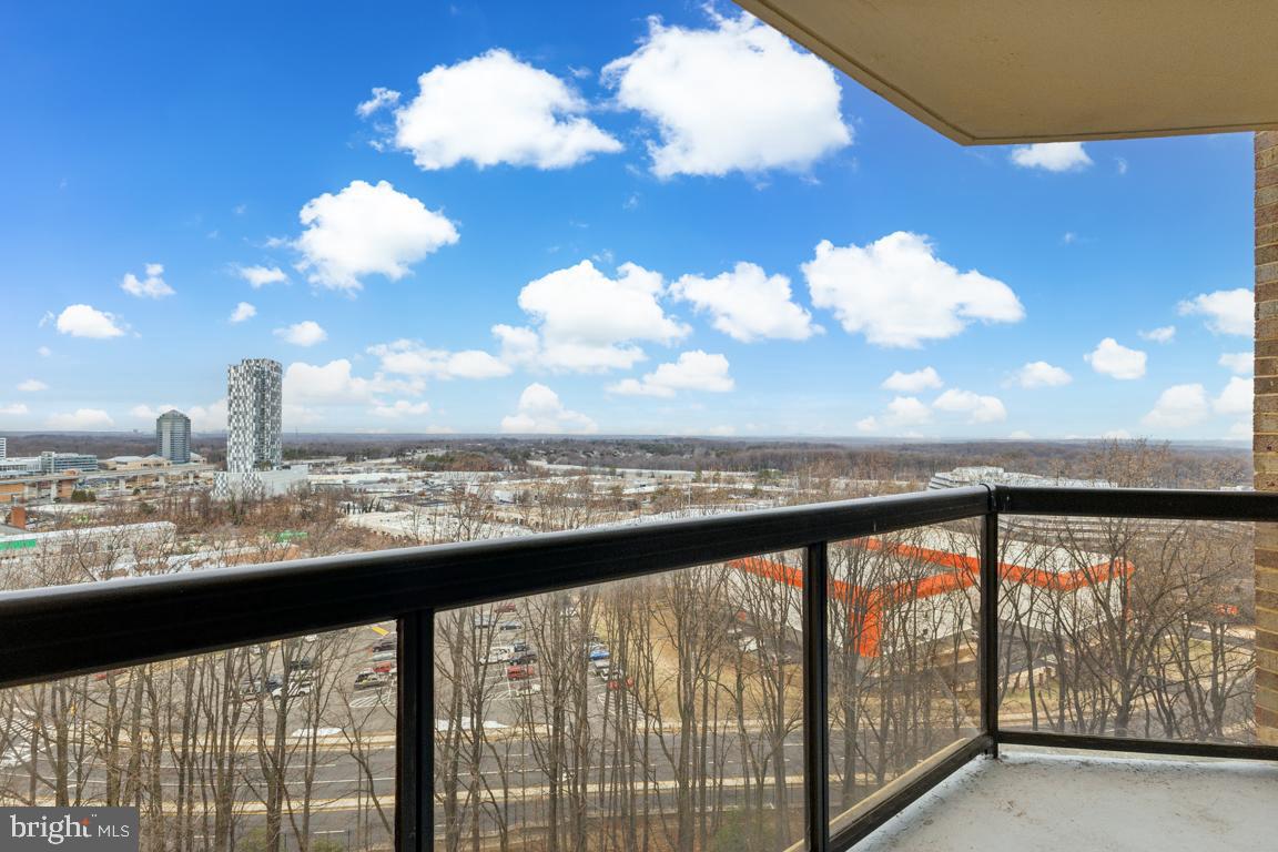 8370 GREENSBORO DR #916, MCLEAN, Virginia 22102, 1 Bedroom Bedrooms, ,1 BathroomBathrooms,Residential,For sale,8370 GREENSBORO DR #916,VAFX2274392 MLS # VAFX2274392