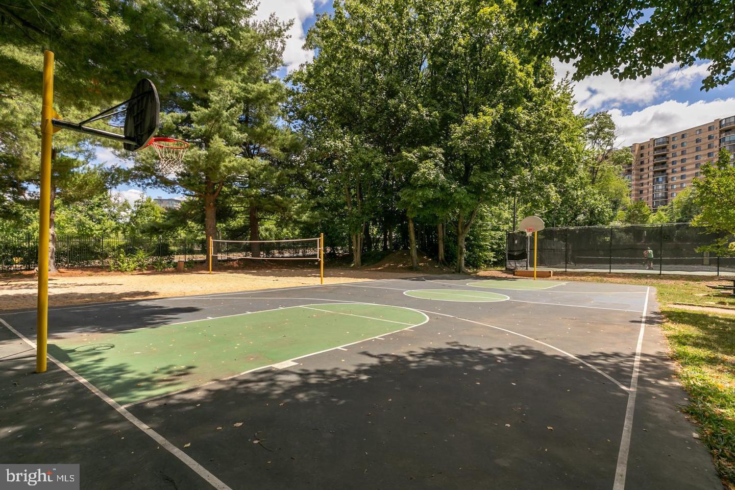 8370 GREENSBORO DR #916, MCLEAN, Virginia 22102, 1 Bedroom Bedrooms, ,1 BathroomBathrooms,Residential,For sale,8370 GREENSBORO DR #916,VAFX2274392 MLS # VAFX2274392