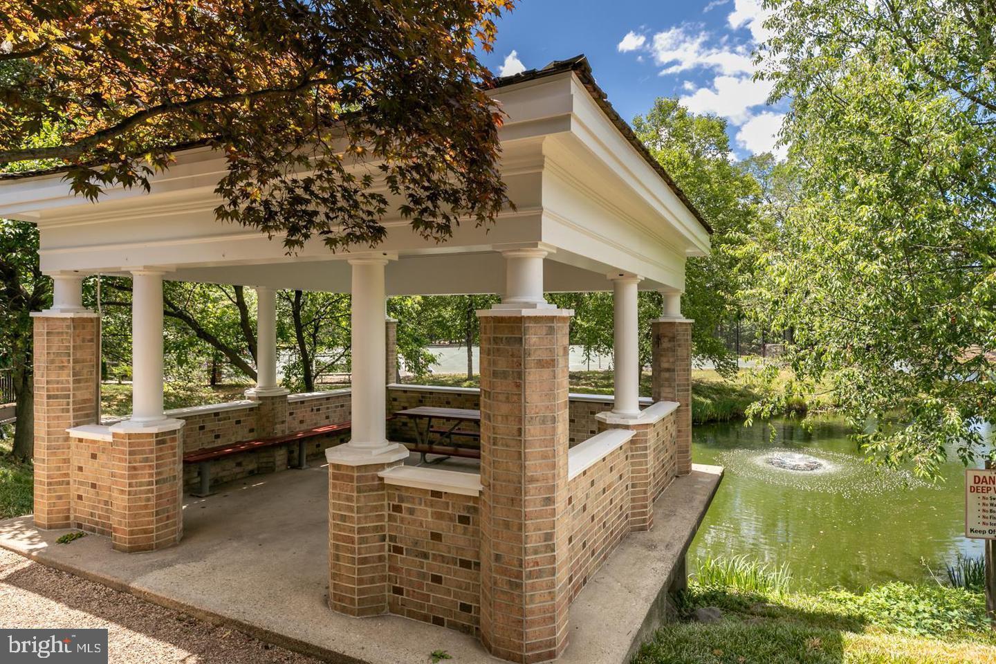8370 GREENSBORO DR #916, MCLEAN, Virginia 22102, 1 Bedroom Bedrooms, ,1 BathroomBathrooms,Residential,For sale,8370 GREENSBORO DR #916,VAFX2274392 MLS # VAFX2274392