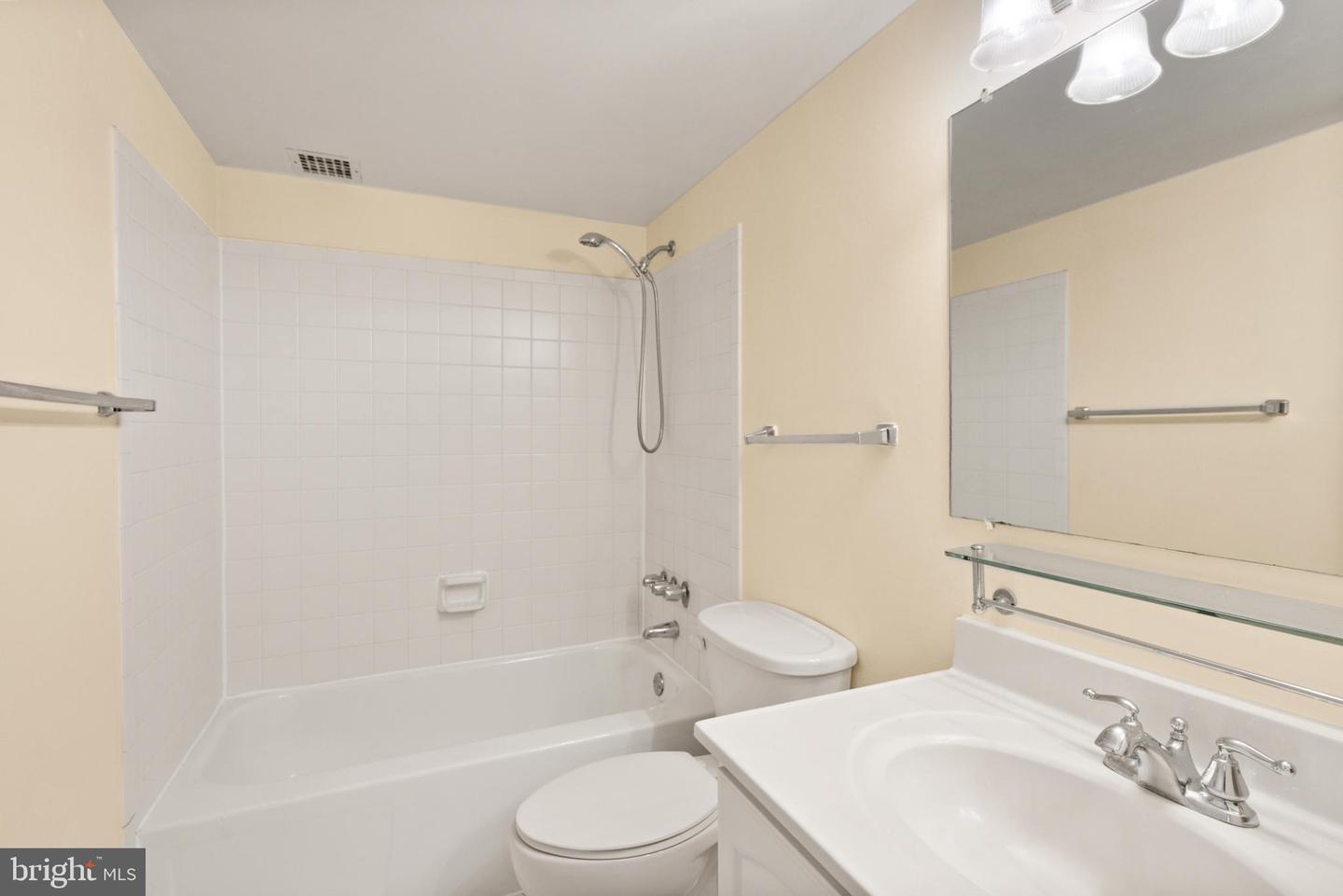 200 N PICKETT ST N #1515, ALEXANDRIA, Virginia 22304, 1 Bedroom Bedrooms, 6 Rooms Rooms,1 BathroomBathrooms,Residential,For sale,200 N PICKETT ST N #1515,VAAX2050842 MLS # VAAX2050842