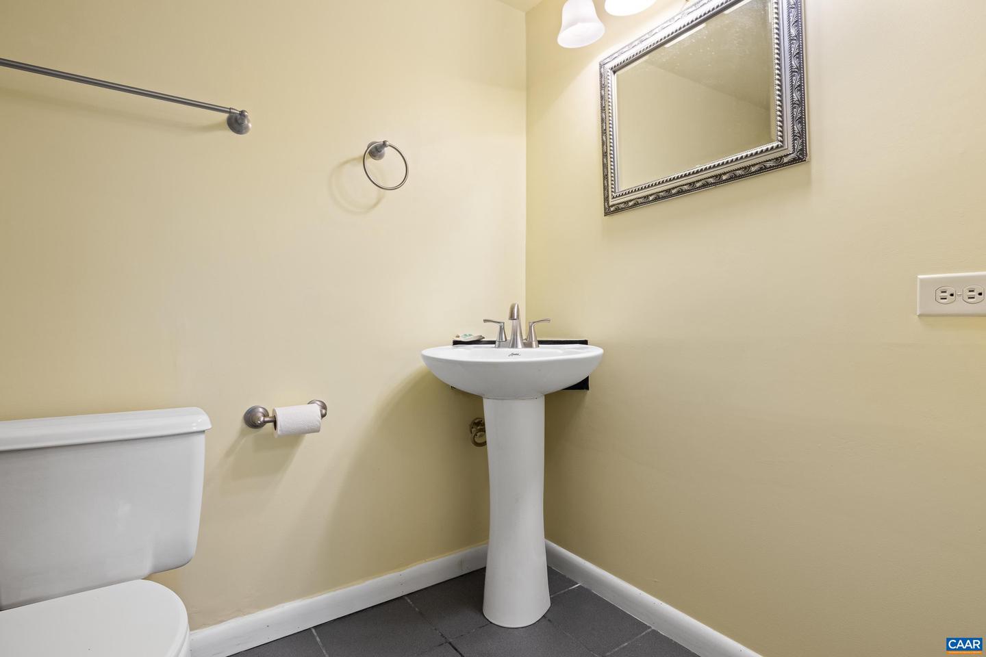 132 TURTLE CREEK RD #11, CHARLOTTESVILLE, Virginia 22901, 1 Bedroom Bedrooms, ,1 BathroomBathrooms,Residential,For sale,132 TURTLE CREEK RD #11,669935 MLS # 669935