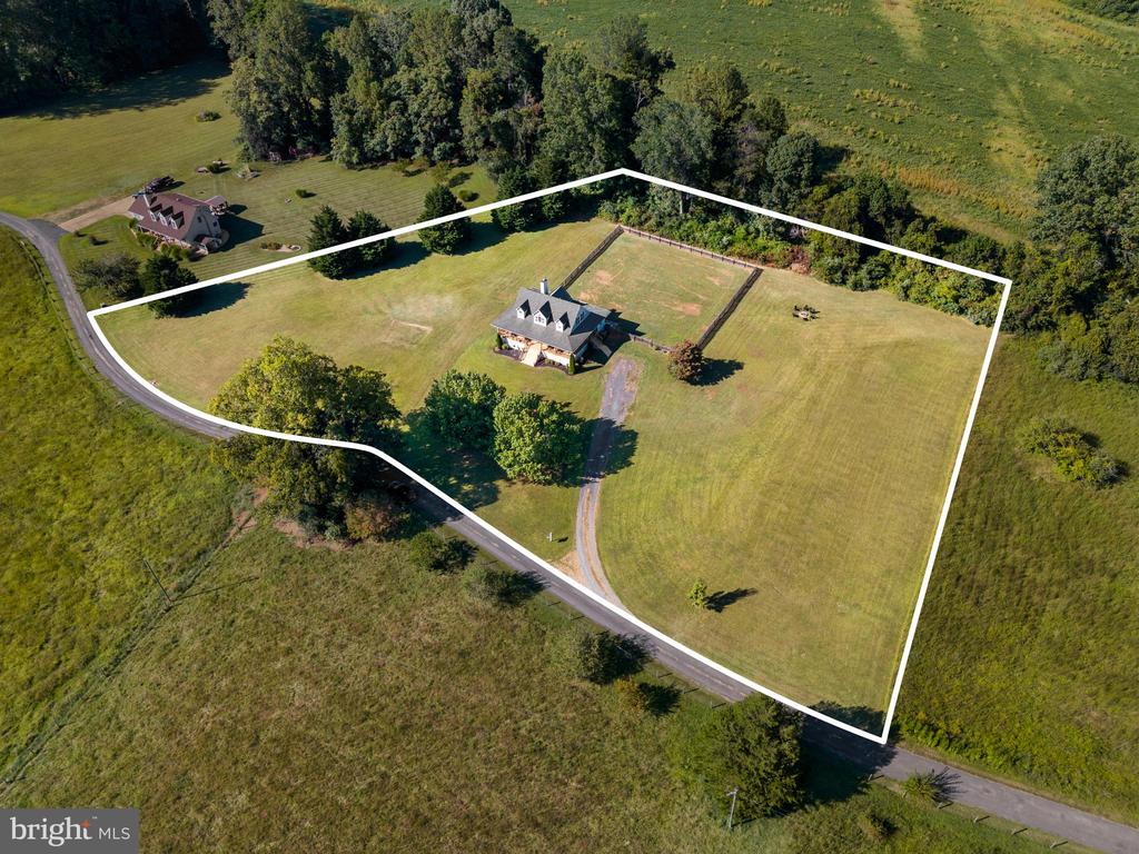 7292 STARLING DR, WARRENTON, Virginia 20186, 3 Bedrooms Bedrooms, ,2 BathroomsBathrooms,Residential,7292 STARLING DR,VAFQ2018138 MLS # VAFQ2018138