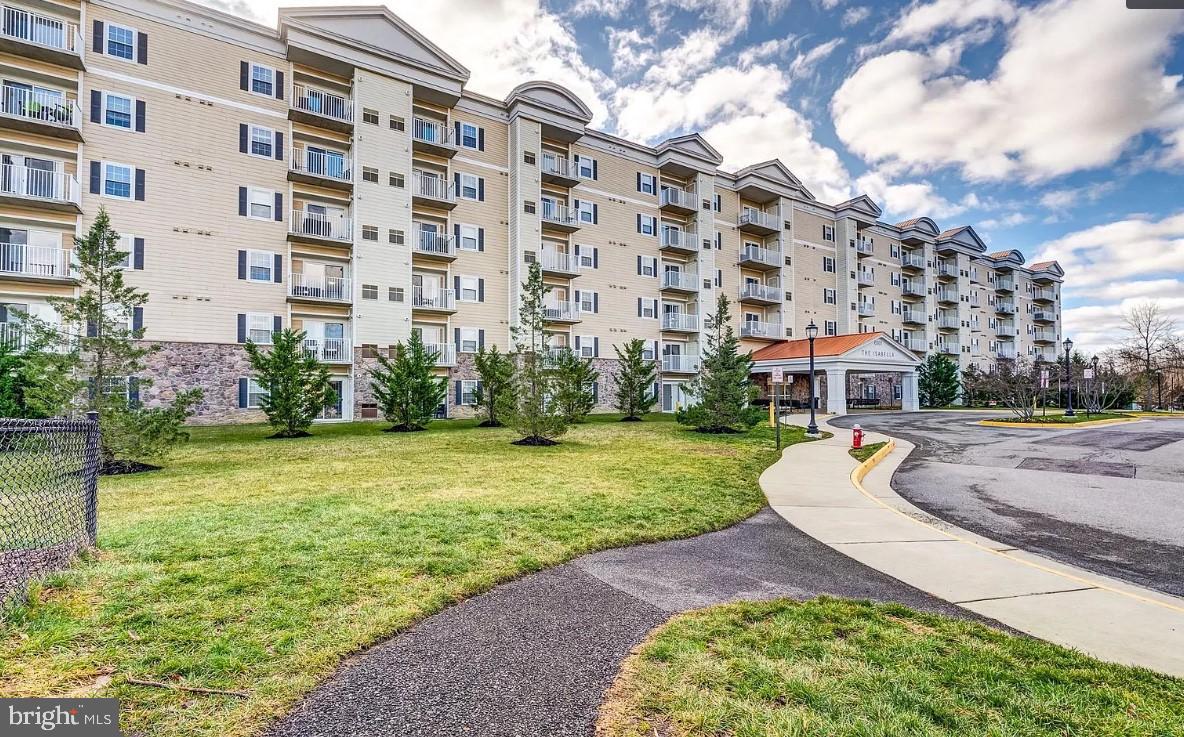 6301 EDSALL RD #205, ALEXANDRIA, Virginia 22312, 1 Bedroom Bedrooms, 2 Rooms Rooms,1 BathroomBathrooms,Residential,For sale,6301 EDSALL RD #205,VAFX2270042 MLS # VAFX2270042