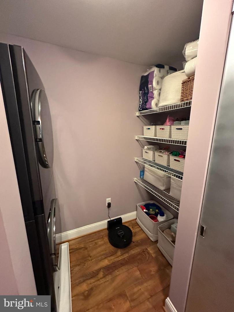6301 EDSALL RD #205, ALEXANDRIA, Virginia 22312, 1 Bedroom Bedrooms, 2 Rooms Rooms,1 BathroomBathrooms,Residential,For sale,6301 EDSALL RD #205,VAFX2270042 MLS # VAFX2270042