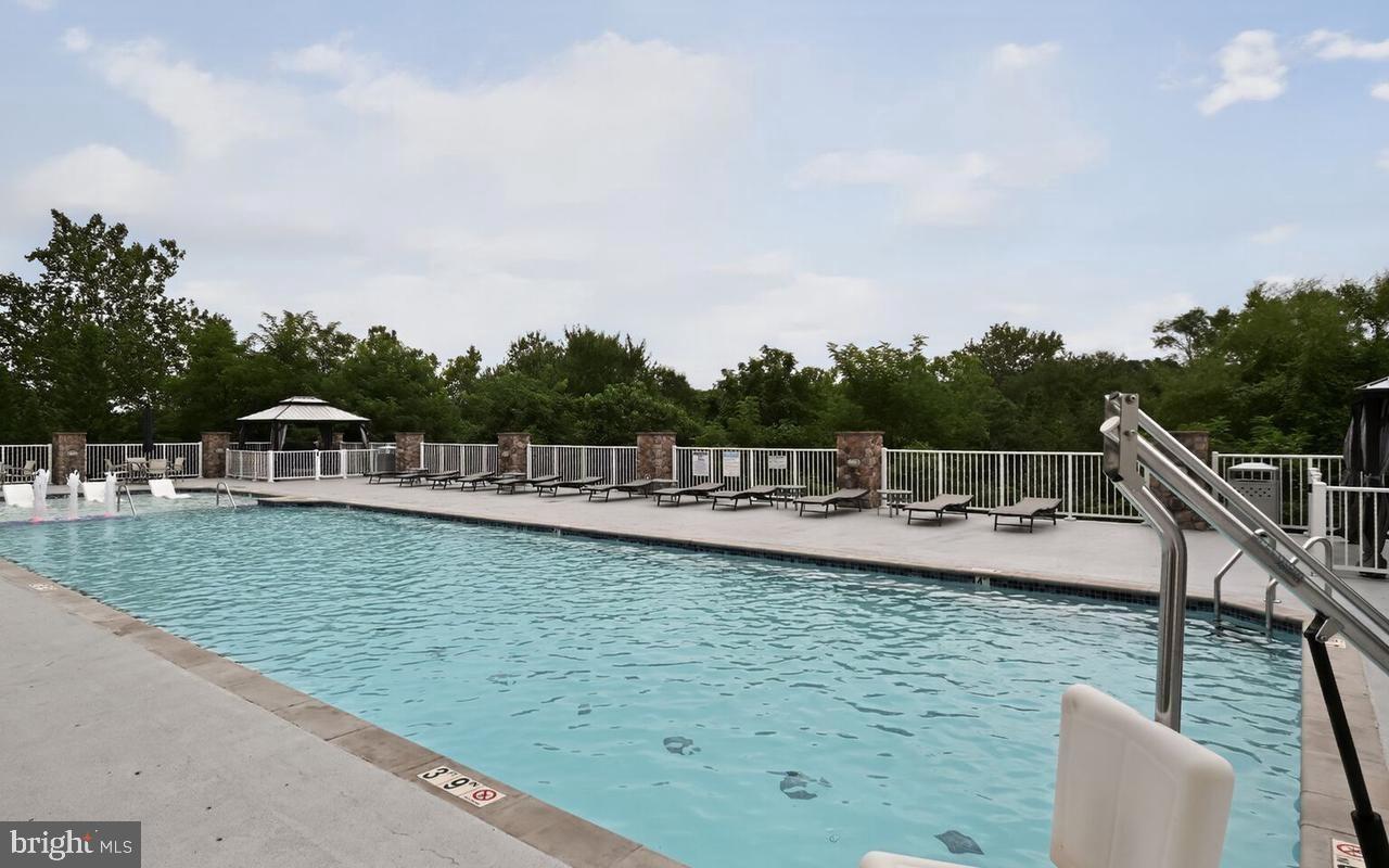 6301 EDSALL RD #205, ALEXANDRIA, Virginia 22312, 1 Bedroom Bedrooms, 2 Rooms Rooms,1 BathroomBathrooms,Residential,For sale,6301 EDSALL RD #205,VAFX2270042 MLS # VAFX2270042