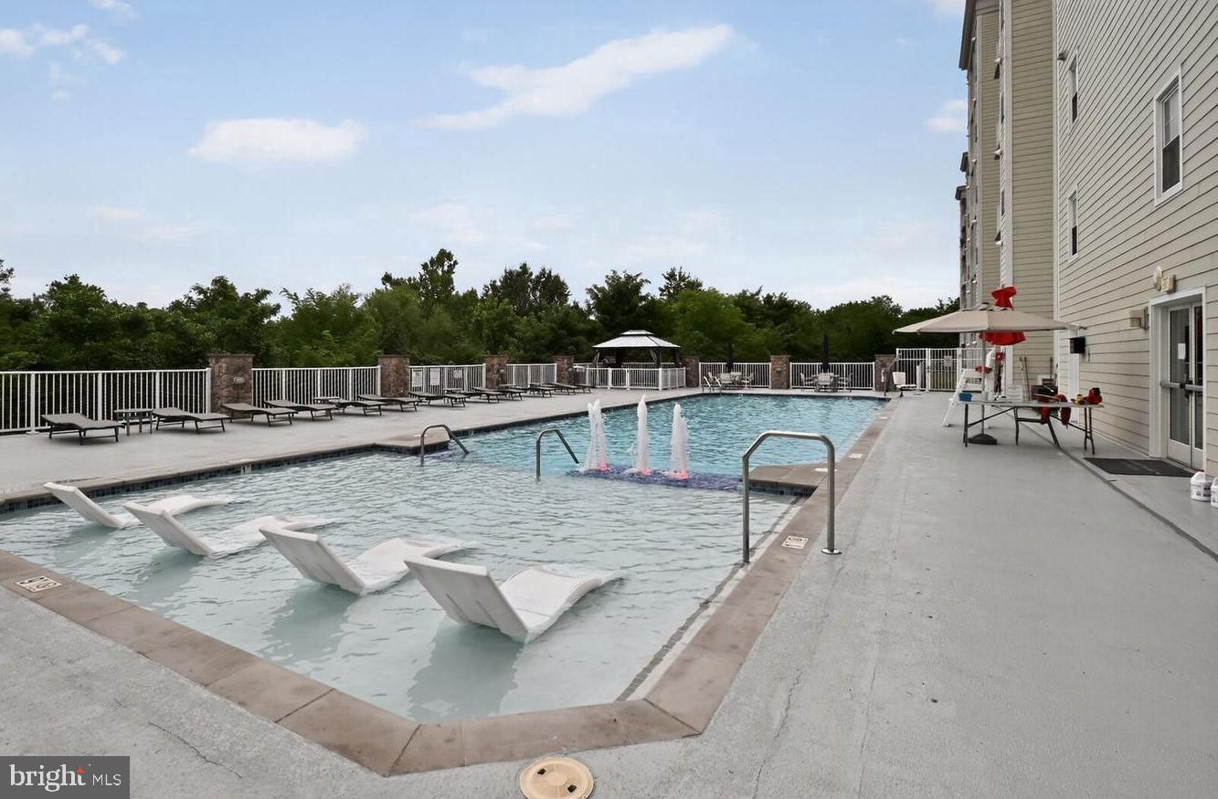 6301 EDSALL RD #205, ALEXANDRIA, Virginia 22312, 1 Bedroom Bedrooms, 2 Rooms Rooms,1 BathroomBathrooms,Residential,For sale,6301 EDSALL RD #205,VAFX2270042 MLS # VAFX2270042