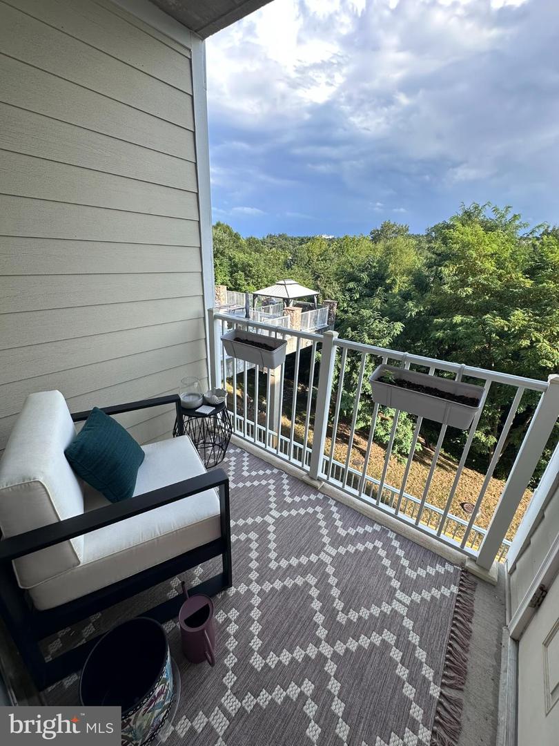 6301 EDSALL RD #205, ALEXANDRIA, Virginia 22312, 1 Bedroom Bedrooms, 2 Rooms Rooms,1 BathroomBathrooms,Residential,For sale,6301 EDSALL RD #205,VAFX2270042 MLS # VAFX2270042