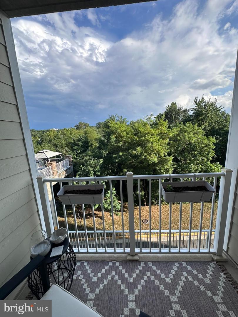 6301 EDSALL RD #205, ALEXANDRIA, Virginia 22312, 1 Bedroom Bedrooms, 2 Rooms Rooms,1 BathroomBathrooms,Residential,For sale,6301 EDSALL RD #205,VAFX2270042 MLS # VAFX2270042