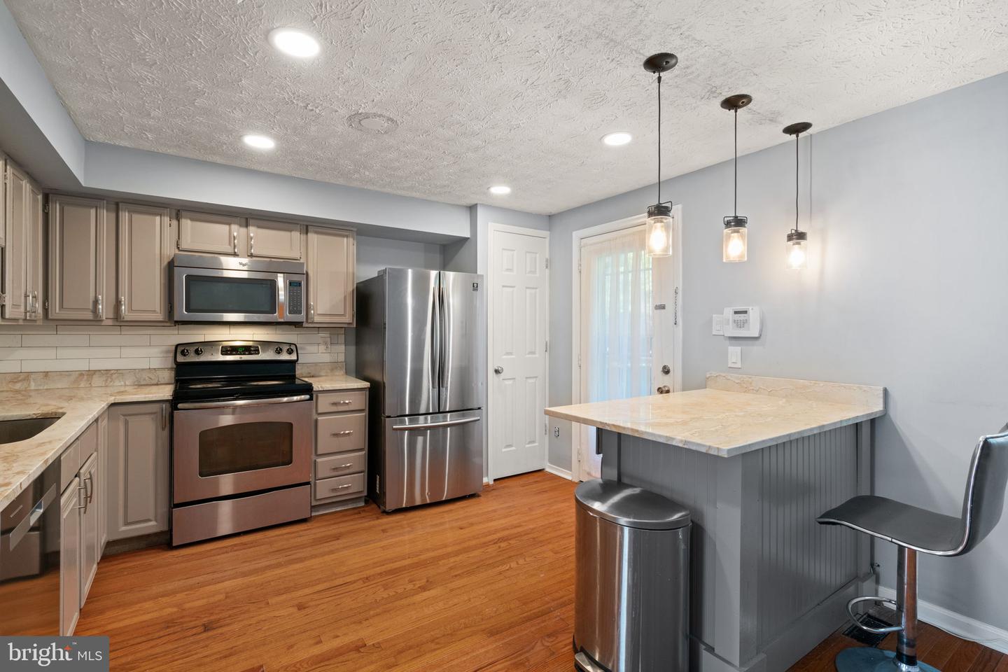 5936 SPRUCE RUN CT, CENTREVILLE, Virginia 20121, 4 Bedrooms Bedrooms, 8 Rooms Rooms,3 BathroomsBathrooms,Residential,For sale,5936 SPRUCE RUN CT,VAFX2273142 MLS # VAFX2273142