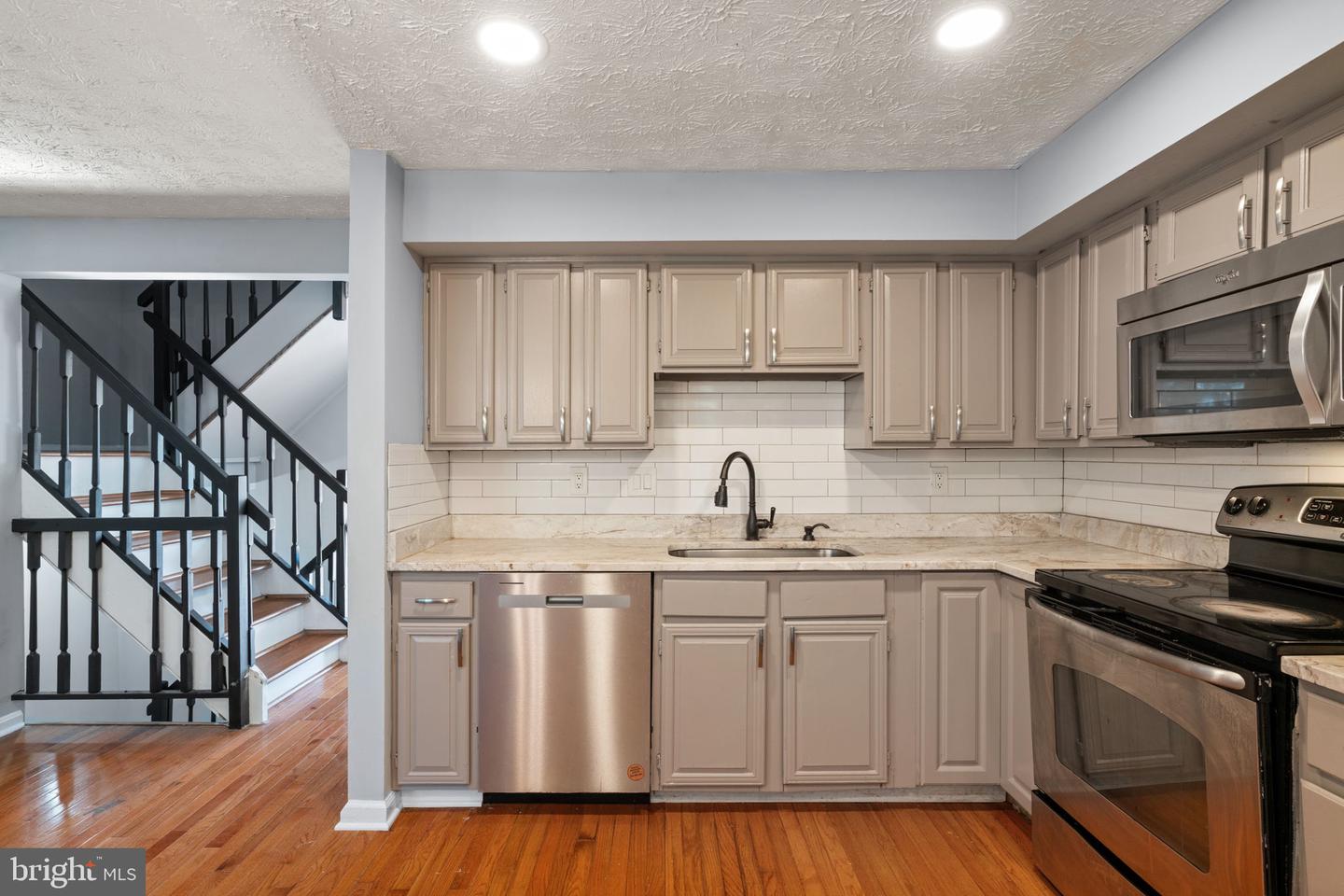 5936 SPRUCE RUN CT, CENTREVILLE, Virginia 20121, 4 Bedrooms Bedrooms, 8 Rooms Rooms,3 BathroomsBathrooms,Residential,For sale,5936 SPRUCE RUN CT,VAFX2273142 MLS # VAFX2273142