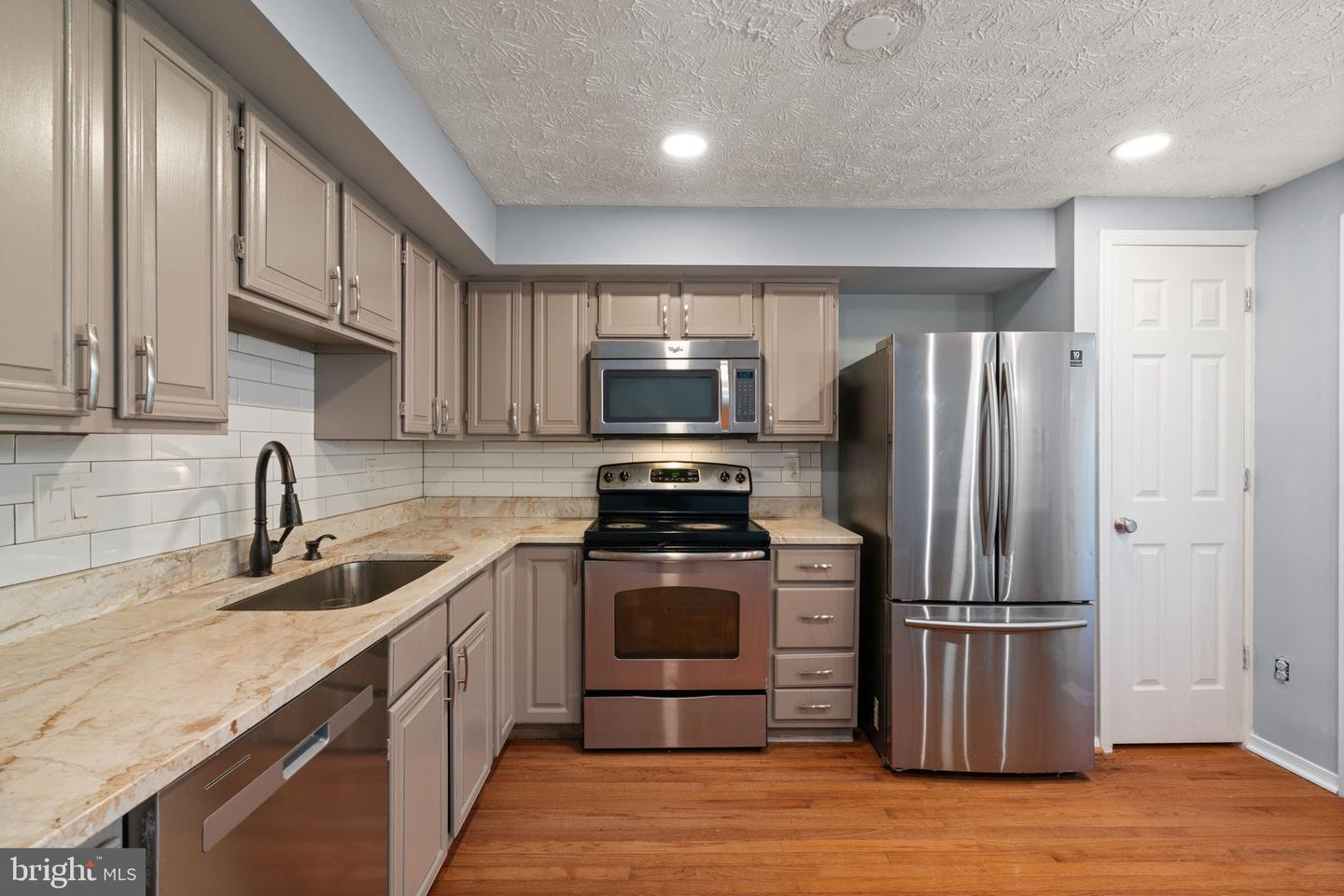 5936 SPRUCE RUN CT, CENTREVILLE, Virginia 20121, 4 Bedrooms Bedrooms, 8 Rooms Rooms,3 BathroomsBathrooms,Residential,For sale,5936 SPRUCE RUN CT,VAFX2273142 MLS # VAFX2273142