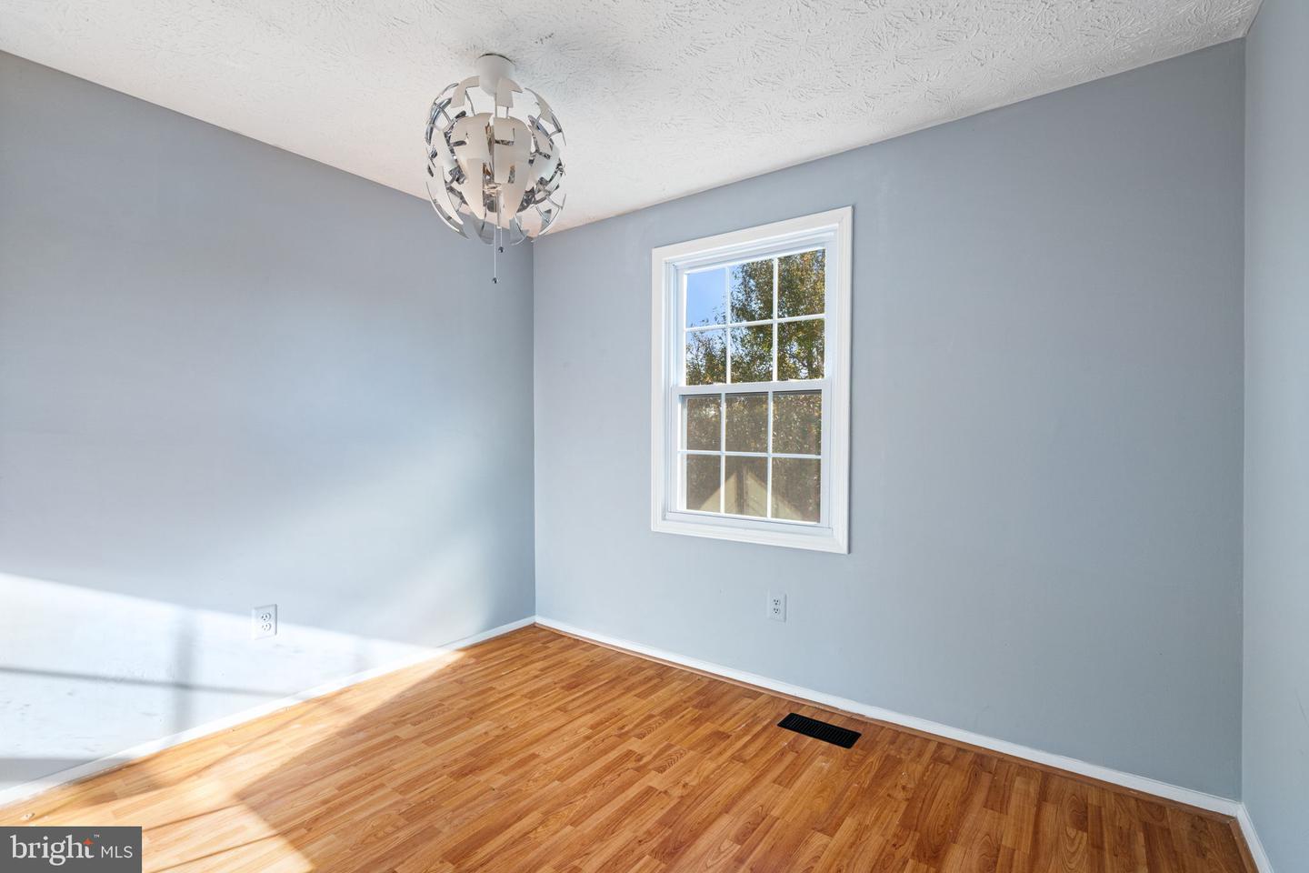 5936 SPRUCE RUN CT, CENTREVILLE, Virginia 20121, 4 Bedrooms Bedrooms, 8 Rooms Rooms,3 BathroomsBathrooms,Residential,For sale,5936 SPRUCE RUN CT,VAFX2273142 MLS # VAFX2273142