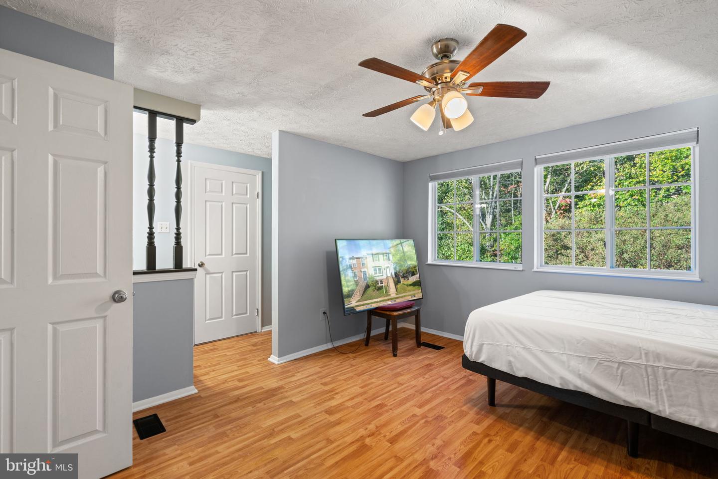 5936 SPRUCE RUN CT, CENTREVILLE, Virginia 20121, 4 Bedrooms Bedrooms, 8 Rooms Rooms,3 BathroomsBathrooms,Residential,For sale,5936 SPRUCE RUN CT,VAFX2273142 MLS # VAFX2273142