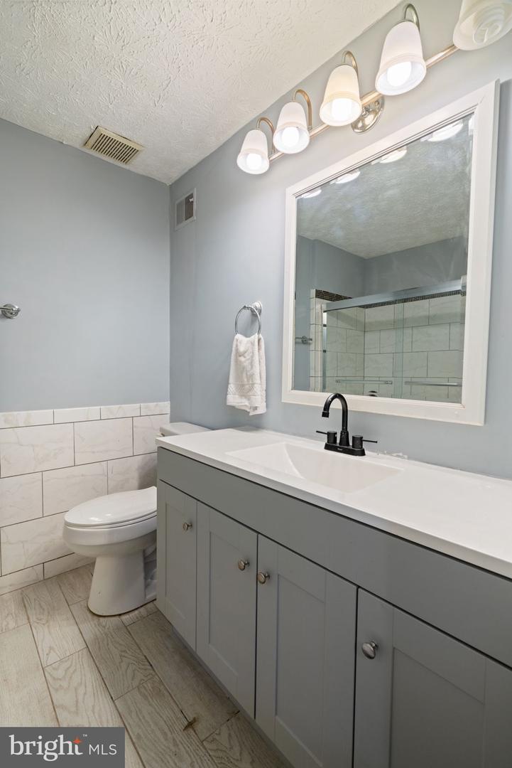 5936 SPRUCE RUN CT, CENTREVILLE, Virginia 20121, 4 Bedrooms Bedrooms, 8 Rooms Rooms,3 BathroomsBathrooms,Residential,For sale,5936 SPRUCE RUN CT,VAFX2273142 MLS # VAFX2273142