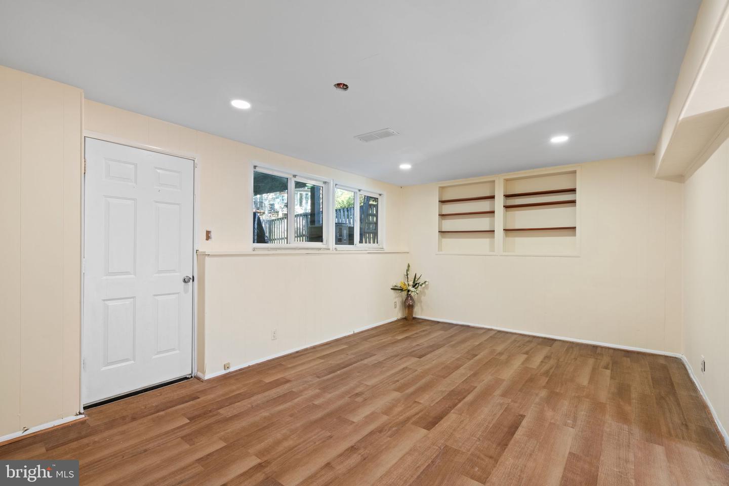 5936 SPRUCE RUN CT, CENTREVILLE, Virginia 20121, 4 Bedrooms Bedrooms, 8 Rooms Rooms,3 BathroomsBathrooms,Residential,For sale,5936 SPRUCE RUN CT,VAFX2273142 MLS # VAFX2273142