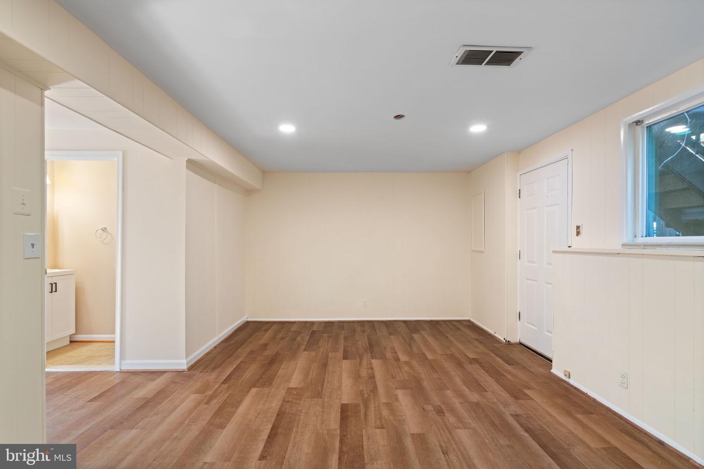 5936 SPRUCE RUN CT, CENTREVILLE, Virginia 20121, 4 Bedrooms Bedrooms, 8 Rooms Rooms,3 BathroomsBathrooms,Residential,For sale,5936 SPRUCE RUN CT,VAFX2273142 MLS # VAFX2273142