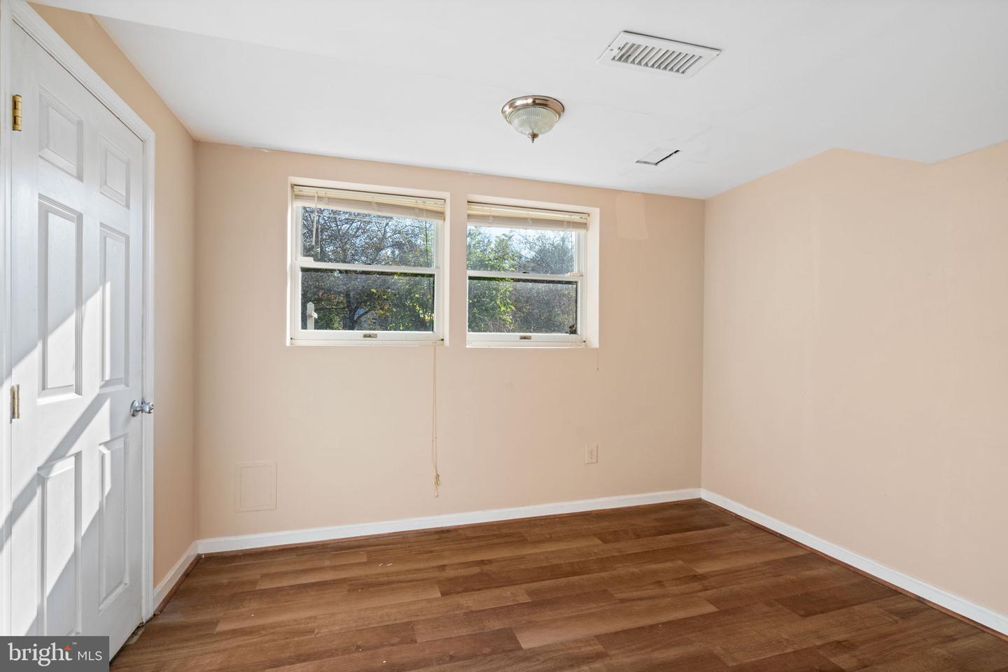 5936 SPRUCE RUN CT, CENTREVILLE, Virginia 20121, 4 Bedrooms Bedrooms, 8 Rooms Rooms,3 BathroomsBathrooms,Residential,For sale,5936 SPRUCE RUN CT,VAFX2273142 MLS # VAFX2273142