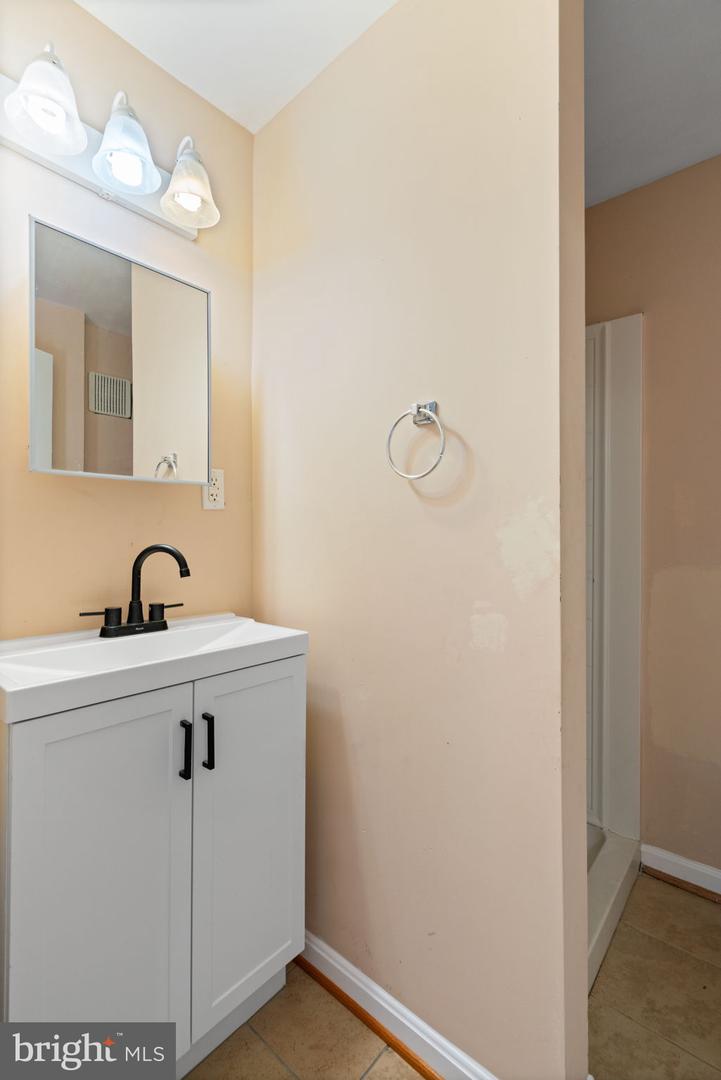 5936 SPRUCE RUN CT, CENTREVILLE, Virginia 20121, 4 Bedrooms Bedrooms, 8 Rooms Rooms,3 BathroomsBathrooms,Residential,For sale,5936 SPRUCE RUN CT,VAFX2273142 MLS # VAFX2273142