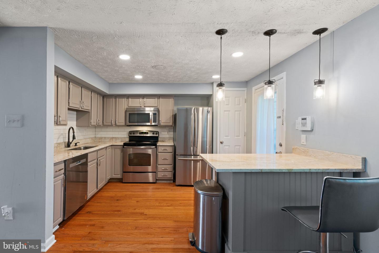 5936 SPRUCE RUN CT, CENTREVILLE, Virginia 20121, 4 Bedrooms Bedrooms, 8 Rooms Rooms,3 BathroomsBathrooms,Residential,For sale,5936 SPRUCE RUN CT,VAFX2273142 MLS # VAFX2273142