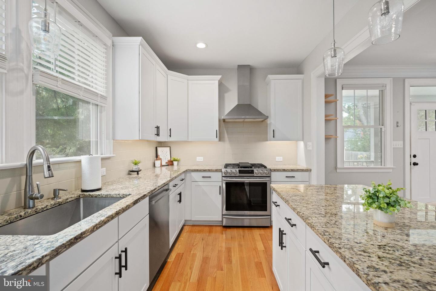 1516 GREYCOURT AVE, RICHMOND, Virginia 23227, 3 Bedrooms Bedrooms, 12 Rooms Rooms,2 BathroomsBathrooms,Residential,For sale,1516 GREYCOURT AVE,VARC2000772 MLS # VARC2000772