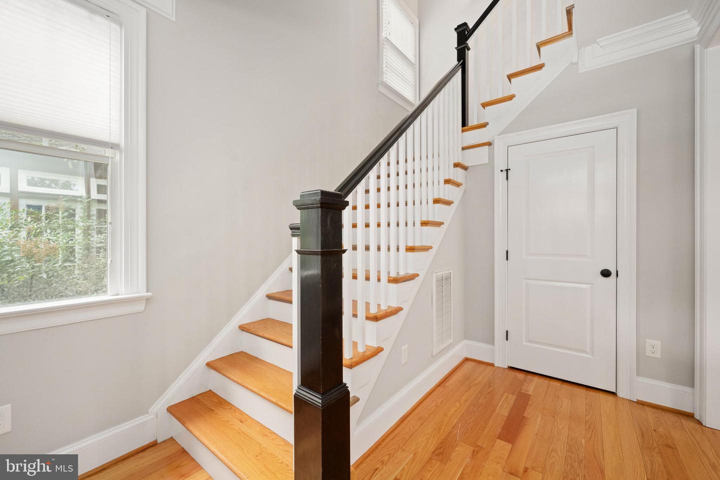 1516 GREYCOURT AVE, RICHMOND, Virginia 23227, 3 Bedrooms Bedrooms, 12 Rooms Rooms,2 BathroomsBathrooms,Residential,For sale,1516 GREYCOURT AVE,VARC2000772 MLS # VARC2000772
