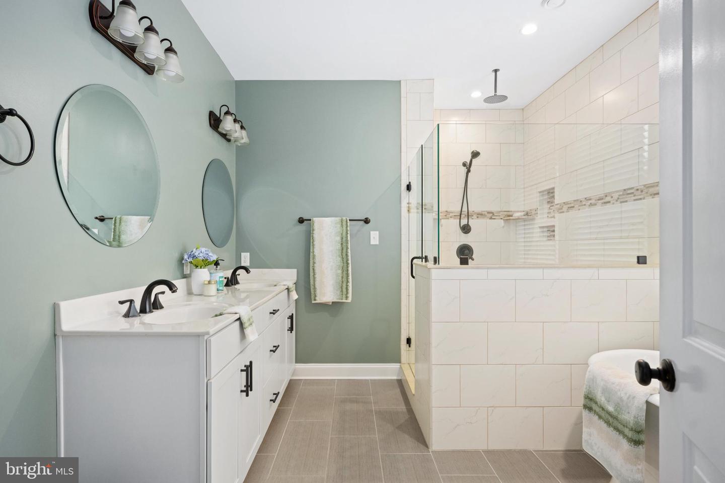 1516 GREYCOURT AVE, RICHMOND, Virginia 23227, 3 Bedrooms Bedrooms, 12 Rooms Rooms,2 BathroomsBathrooms,Residential,For sale,1516 GREYCOURT AVE,VARC2000772 MLS # VARC2000772
