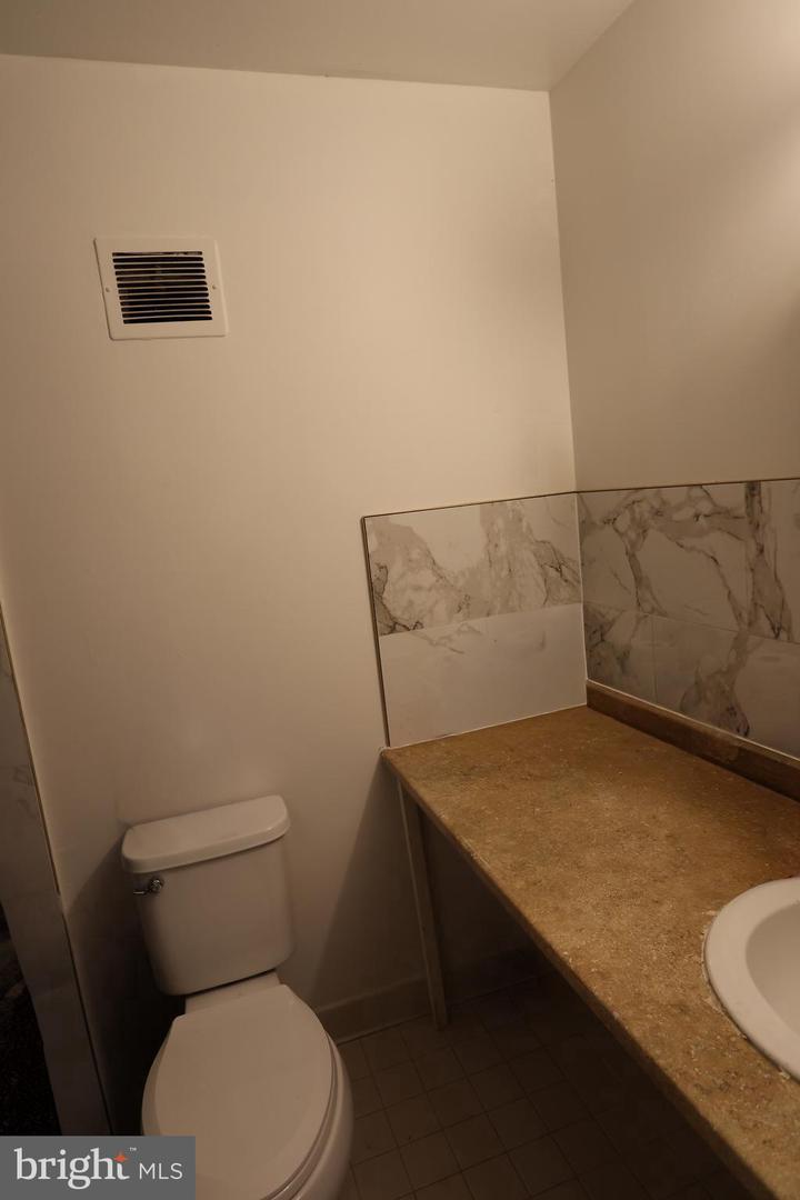 2906 KINGS CHAPEL RD #4, FALLS CHURCH, Virginia 22042, 3 Bedrooms Bedrooms, ,1 BathroomBathrooms,Residential,For sale,2906 KINGS CHAPEL RD #4,VAFX2274288 MLS # VAFX2274288