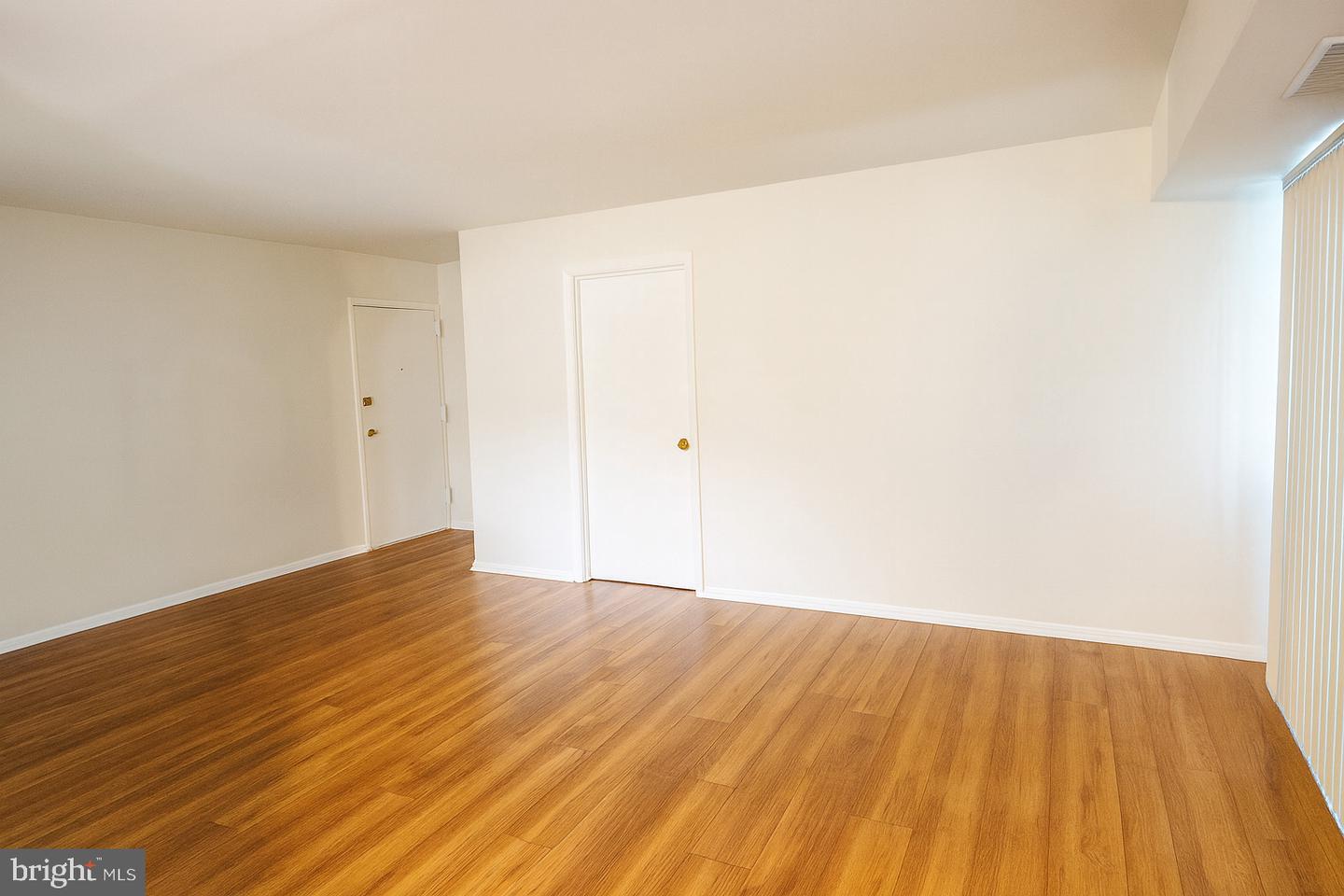 2906 KINGS CHAPEL RD #4, FALLS CHURCH, Virginia 22042, 3 Bedrooms Bedrooms, ,1 BathroomBathrooms,Residential,For sale,2906 KINGS CHAPEL RD #4,VAFX2274288 MLS # VAFX2274288