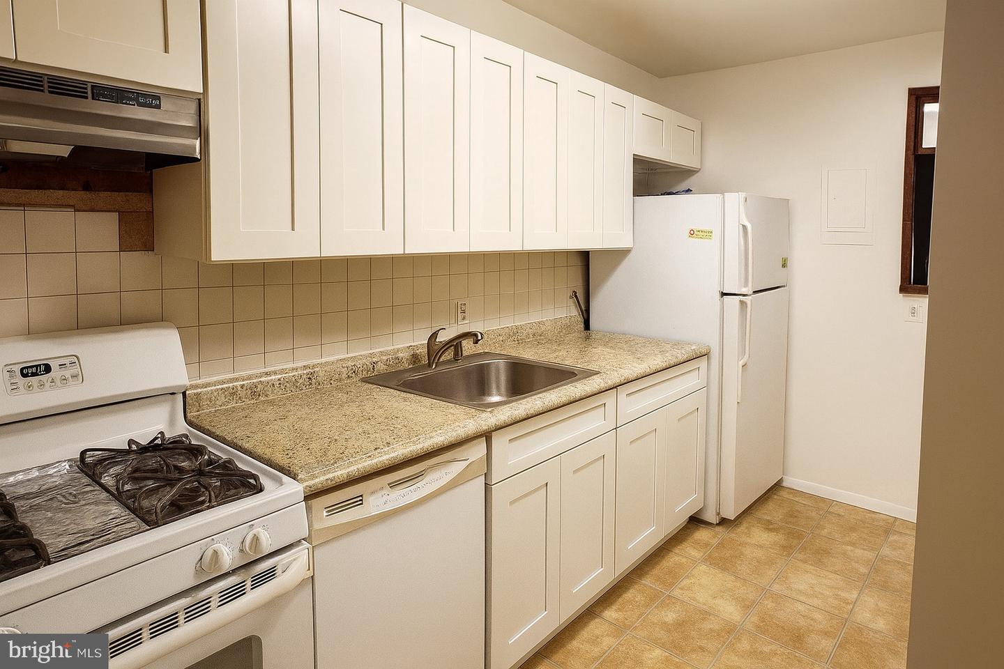 2906 KINGS CHAPEL RD #4, FALLS CHURCH, Virginia 22042, 3 Bedrooms Bedrooms, ,1 BathroomBathrooms,Residential,For sale,2906 KINGS CHAPEL RD #4,VAFX2274288 MLS # VAFX2274288