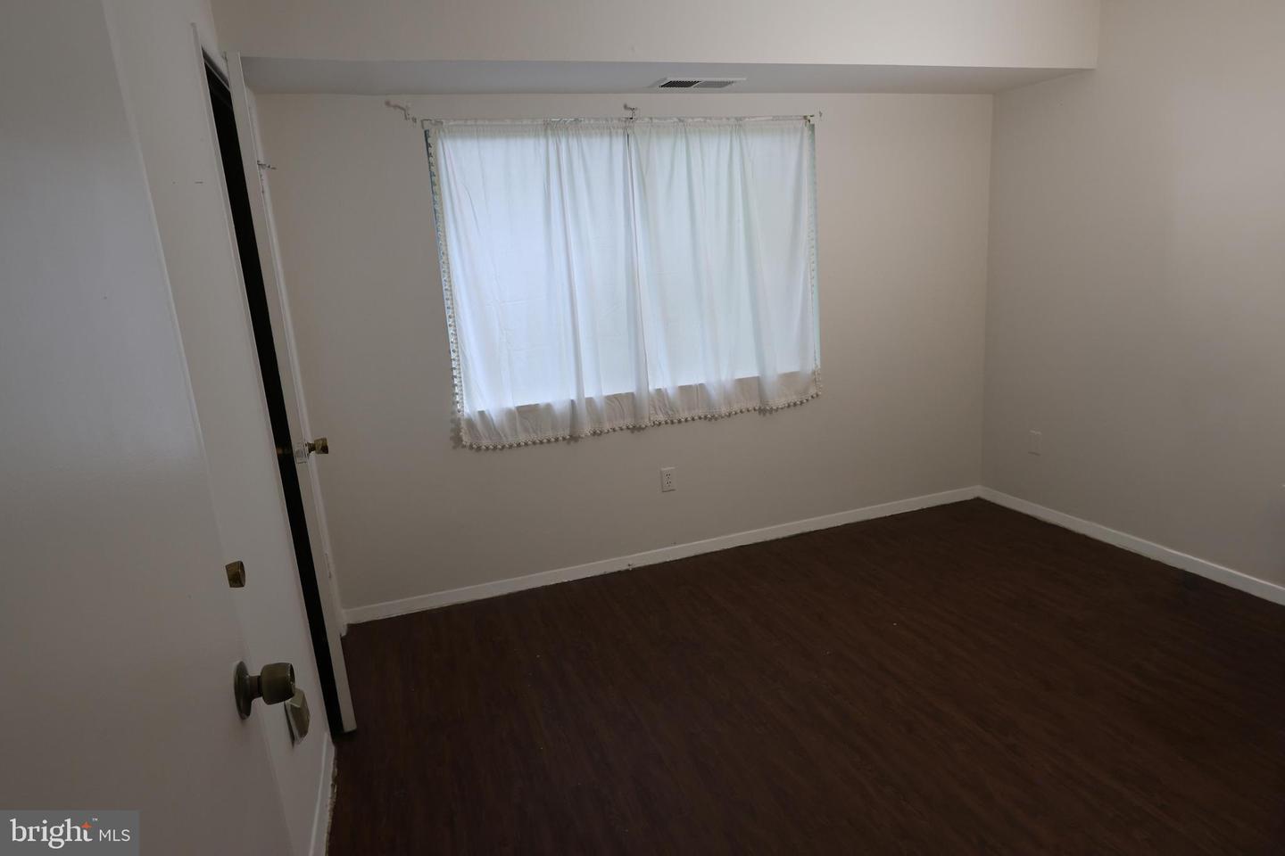 2906 KINGS CHAPEL RD #4, FALLS CHURCH, Virginia 22042, 3 Bedrooms Bedrooms, ,1 BathroomBathrooms,Residential,For sale,2906 KINGS CHAPEL RD #4,VAFX2274288 MLS # VAFX2274288