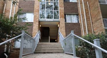 2906 KINGS CHAPEL RD #4, FALLS CHURCH, Virginia 22042, 3 Bedrooms Bedrooms, ,1 BathroomBathrooms,Residential,For sale,2906 KINGS CHAPEL RD #4,VAFX2274288 MLS # VAFX2274288