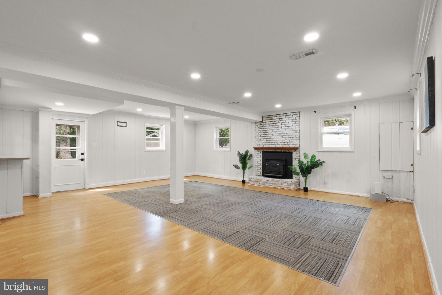 11929 WAPLES MILL RD, OAKTON, Virginia 22124, 4 Bedrooms Bedrooms, ,3 BathroomsBathrooms,Residential,For sale,11929 WAPLES MILL RD,VAFX2274382 MLS # VAFX2274382