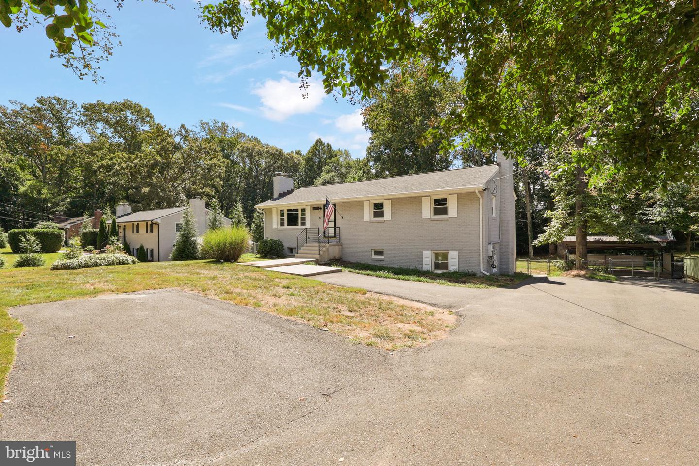 11929 WAPLES MILL RD, OAKTON, Virginia 22124, 4 Bedrooms Bedrooms, ,3 BathroomsBathrooms,Residential,For sale,11929 WAPLES MILL RD,VAFX2274382 MLS # VAFX2274382