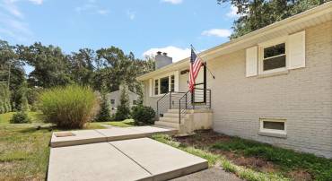 11929 WAPLES MILL RD, OAKTON, Virginia 22124, 4 Bedrooms Bedrooms, ,3 BathroomsBathrooms,Residential,For sale,11929 WAPLES MILL RD,VAFX2274382 MLS # VAFX2274382