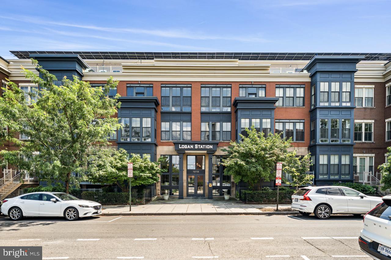 1210 R ST NW #213, WASHINGTON, District Of Columbia 20009, 2 Bedrooms Bedrooms, ,2 BathroomsBathrooms,Residential,For sale,1210 R ST NW #213,DCDC2207534 MLS # DCDC2207534