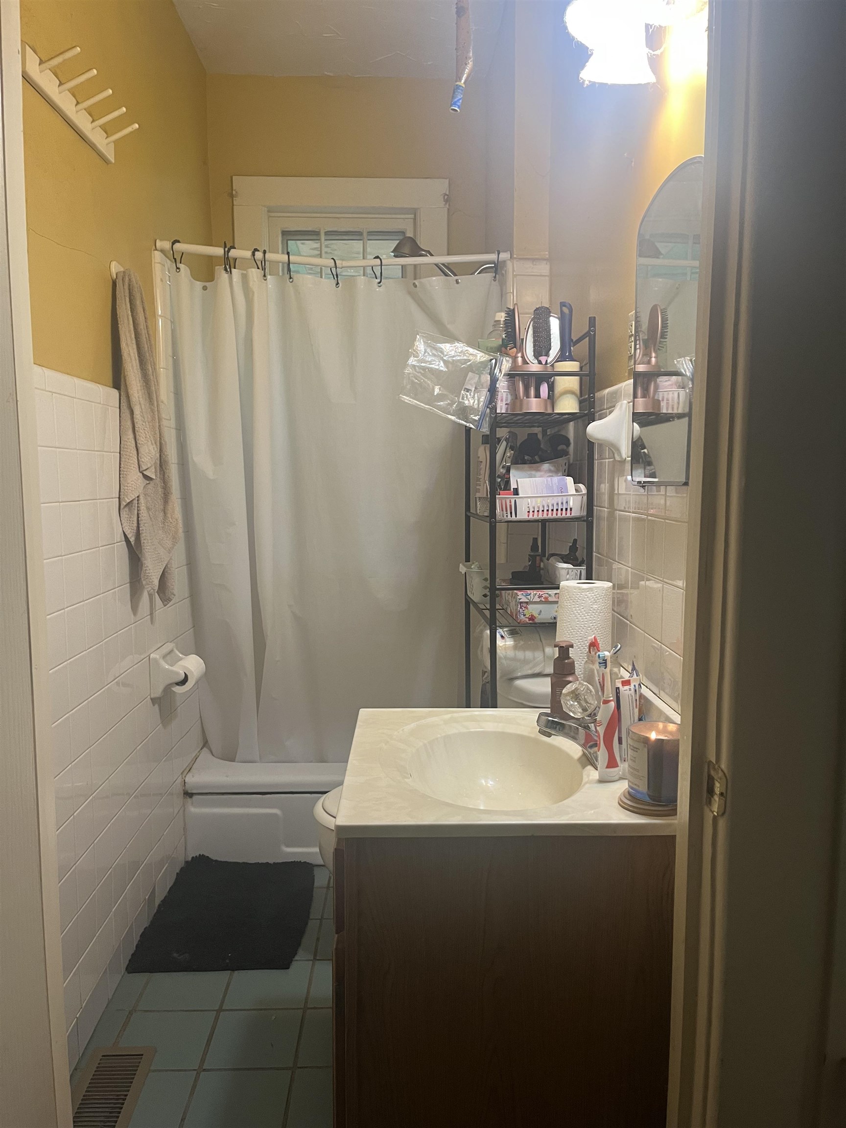1221 DONAGHE ST, STAUNTON, Virginia 24401, 2 Bedrooms Bedrooms, ,1 BathroomBathrooms,Residential,1221 DONAGHE ST,670026 MLS # 670026