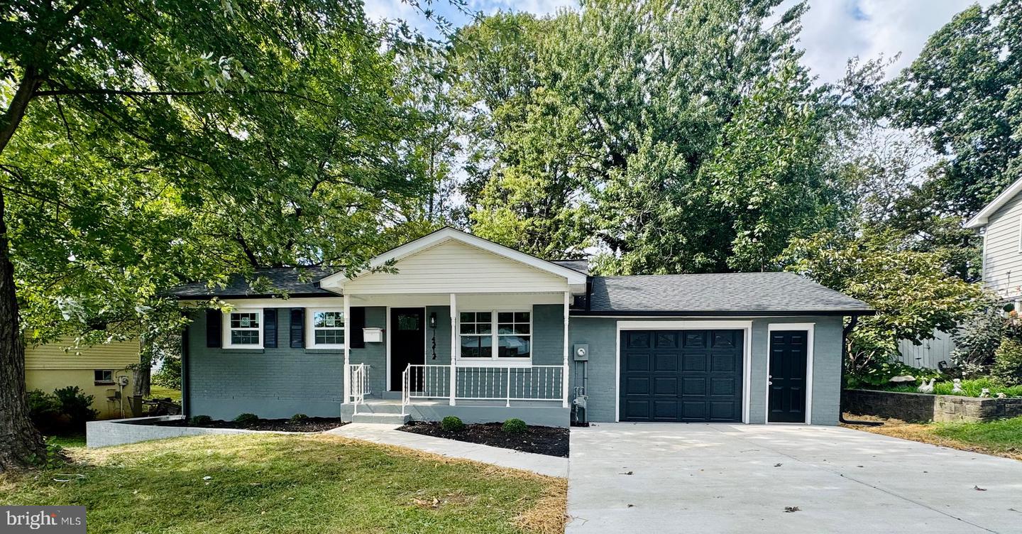 14212 FALLBROOK LN, WOODBRIDGE, Virginia 22193, 4 Bedrooms Bedrooms, ,3 BathroomsBathrooms,Residential,For sale,14212 FALLBROOK LN,VAPW2105730 MLS # VAPW2105730
