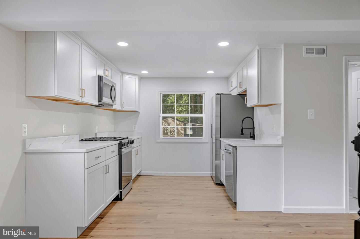 14212 FALLBROOK LN, WOODBRIDGE, Virginia 22193, 4 Bedrooms Bedrooms, ,3 BathroomsBathrooms,Residential,For sale,14212 FALLBROOK LN,VAPW2105730 MLS # VAPW2105730