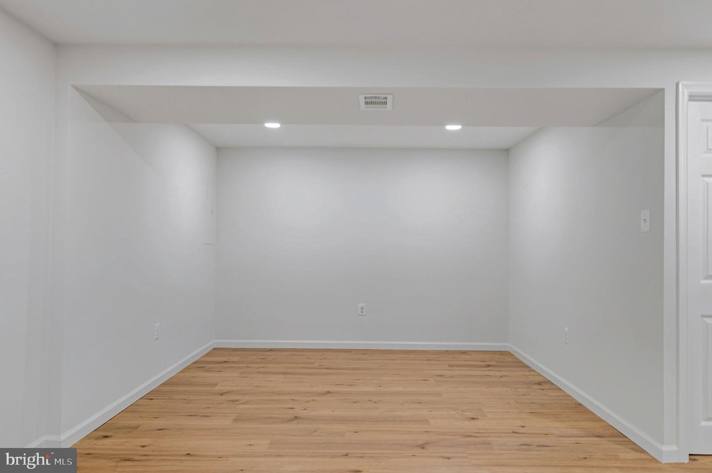 14212 FALLBROOK LN, WOODBRIDGE, Virginia 22193, 4 Bedrooms Bedrooms, ,3 BathroomsBathrooms,Residential,For sale,14212 FALLBROOK LN,VAPW2105730 MLS # VAPW2105730