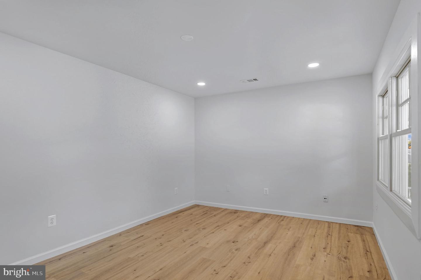 14212 FALLBROOK LN, WOODBRIDGE, Virginia 22193, 4 Bedrooms Bedrooms, ,3 BathroomsBathrooms,Residential,For sale,14212 FALLBROOK LN,VAPW2105730 MLS # VAPW2105730
