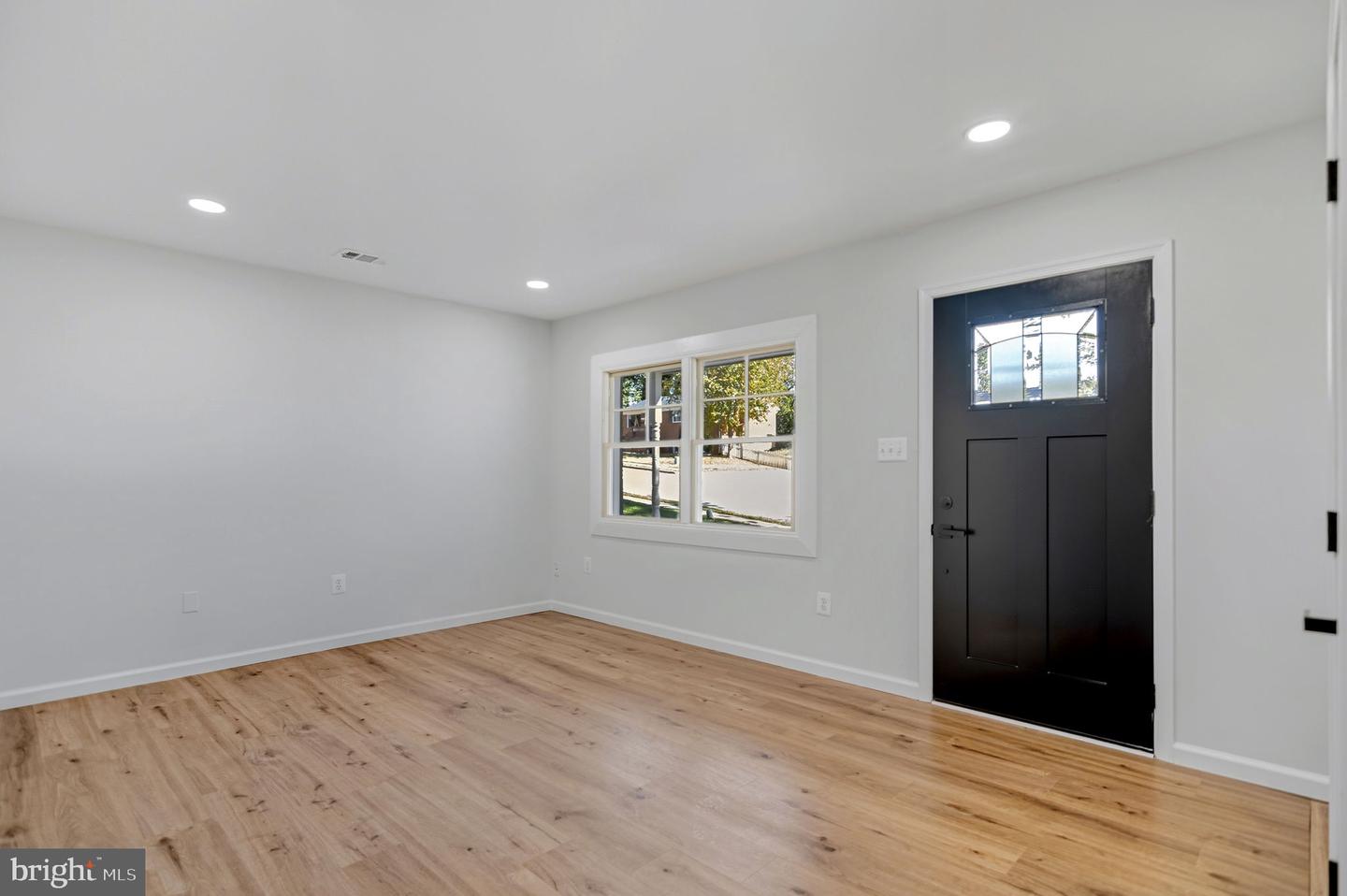 14212 FALLBROOK LN, WOODBRIDGE, Virginia 22193, 4 Bedrooms Bedrooms, ,3 BathroomsBathrooms,Residential,For sale,14212 FALLBROOK LN,VAPW2105730 MLS # VAPW2105730