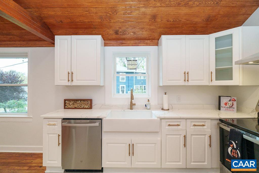 911 BOLLING AVE, CHARLOTTESVILLE, Virginia 22902, 2 Bedrooms Bedrooms, ,1 BathroomBathrooms,Residential,For sale,911 BOLLING AVE,669922 MLS # 669922