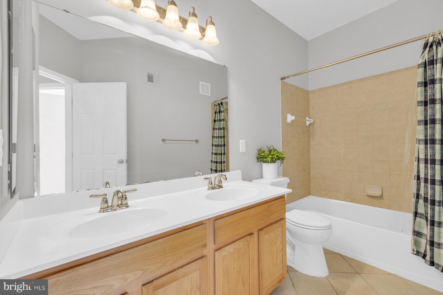2595 EASTBOURNE DR, WOODBRIDGE, Virginia 22191, 3 Bedrooms Bedrooms, ,2 BathroomsBathrooms,Residential,For sale,2595 EASTBOURNE DR,VAPW2105996 MLS # VAPW2105996