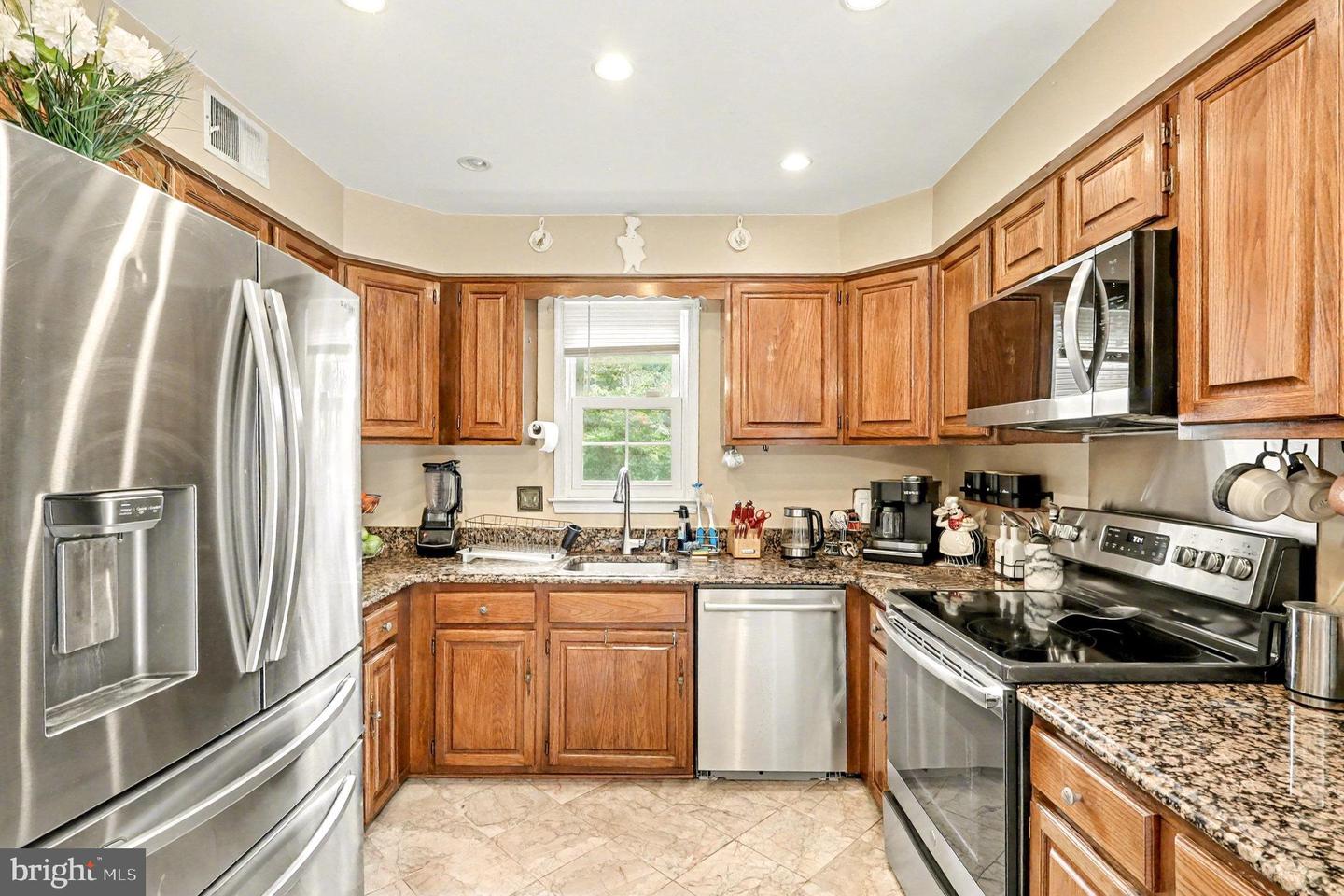 3606 CANOE BIRCH CT, FAIRFAX, Virginia 22033, 4 Bedrooms Bedrooms, 8 Rooms Rooms,3 BathroomsBathrooms,Residential,For sale,3606 CANOE BIRCH CT,VAFX2274422 MLS # VAFX2274422