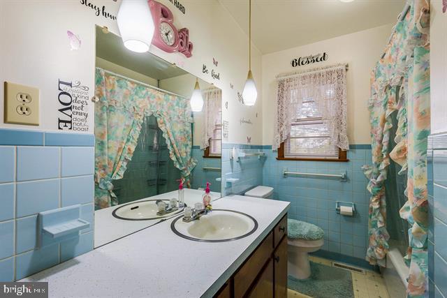 16 SUNDANCE RETREAT LN, NEW MARKET, Virginia 22844, 3 Bedrooms Bedrooms, ,2 BathroomsBathrooms,Residential,For sale,16 SUNDANCE RETREAT LN,VASH2012784 MLS # VASH2012784