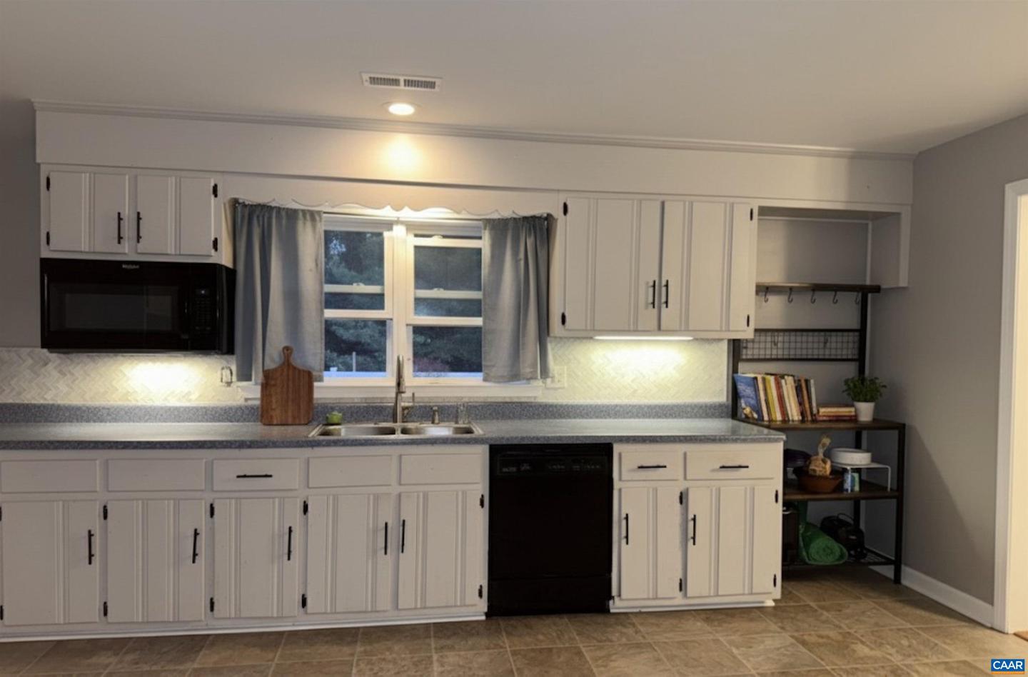 138 TINKLING SPRINGS RD, FISHERSVILLE, Virginia 22939, 3 Bedrooms Bedrooms, ,2 BathroomsBathrooms,Residential,For sale,138 TINKLING SPRINGS RD,670027 MLS # 670027 138 TINKLING SPRINGS RD, FISHERSVILLE, Virginia 22939, 3 Bedrooms Bedrooms, ,2 BathroomsBathrooms,Residential,For sale,138 TINKLING SPRINGS RD,670027 MLS # 670027