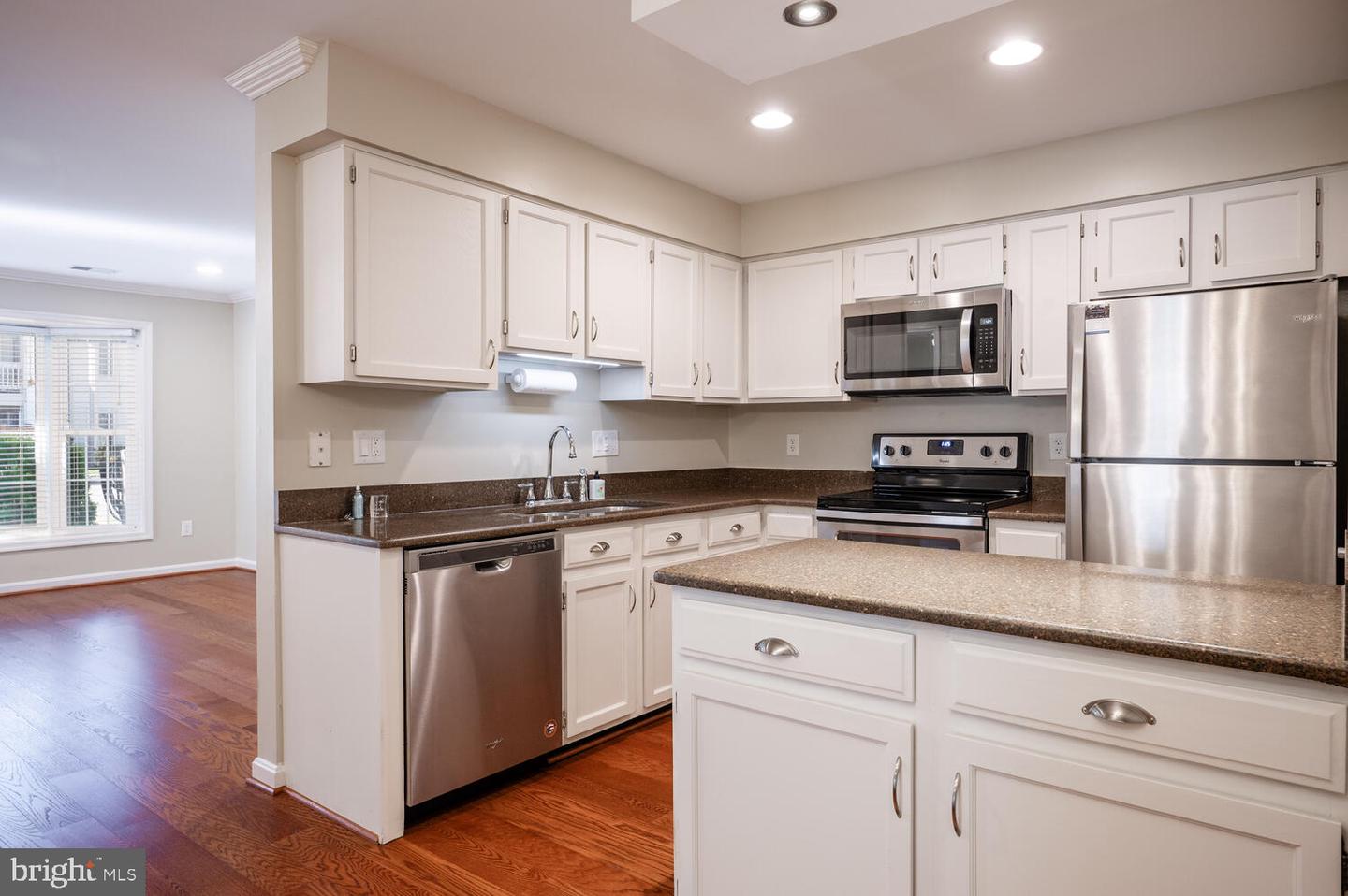 6052-A ESSEX HOUSE SQ #6052A, ALEXANDRIA, Virginia 22310, 2 Bedrooms Bedrooms, ,1 BathroomBathrooms,Residential,For sale,6052-A ESSEX HOUSE SQ #6052A,VAFX2274450 MLS # VAFX2274450