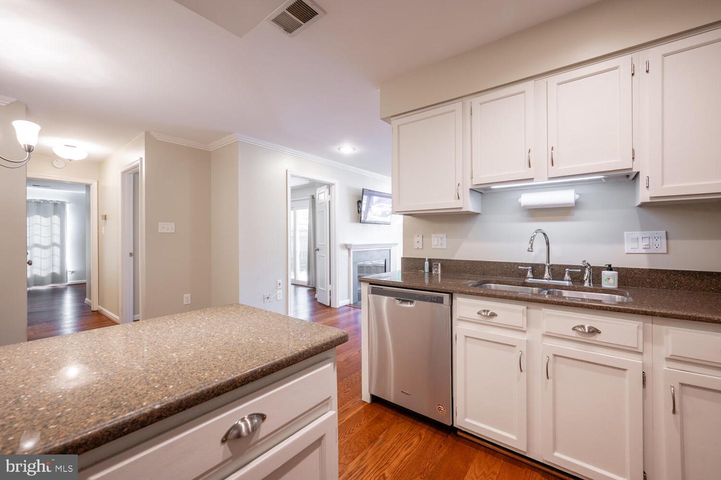 6052-A ESSEX HOUSE SQ #6052A, ALEXANDRIA, Virginia 22310, 2 Bedrooms Bedrooms, ,1 BathroomBathrooms,Residential,For sale,6052-A ESSEX HOUSE SQ #6052A,VAFX2274450 MLS # VAFX2274450