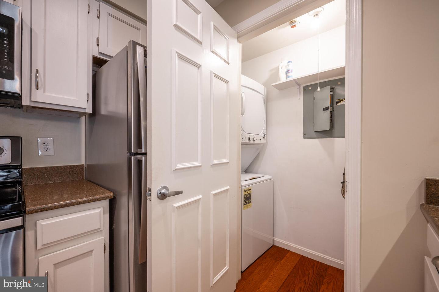 6052-A ESSEX HOUSE SQ #6052A, ALEXANDRIA, Virginia 22310, 2 Bedrooms Bedrooms, ,1 BathroomBathrooms,Residential,For sale,6052-A ESSEX HOUSE SQ #6052A,VAFX2274450 MLS # VAFX2274450