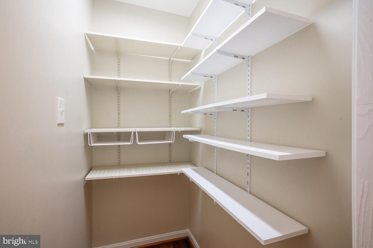 6052-A ESSEX HOUSE SQ #6052A, ALEXANDRIA, Virginia 22310, 2 Bedrooms Bedrooms, ,1 BathroomBathrooms,Residential,For sale,6052-A ESSEX HOUSE SQ #6052A,VAFX2274450 MLS # VAFX2274450